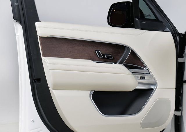 Used 2024 Land Rover Range Rover Long Wheelbase SE image 25