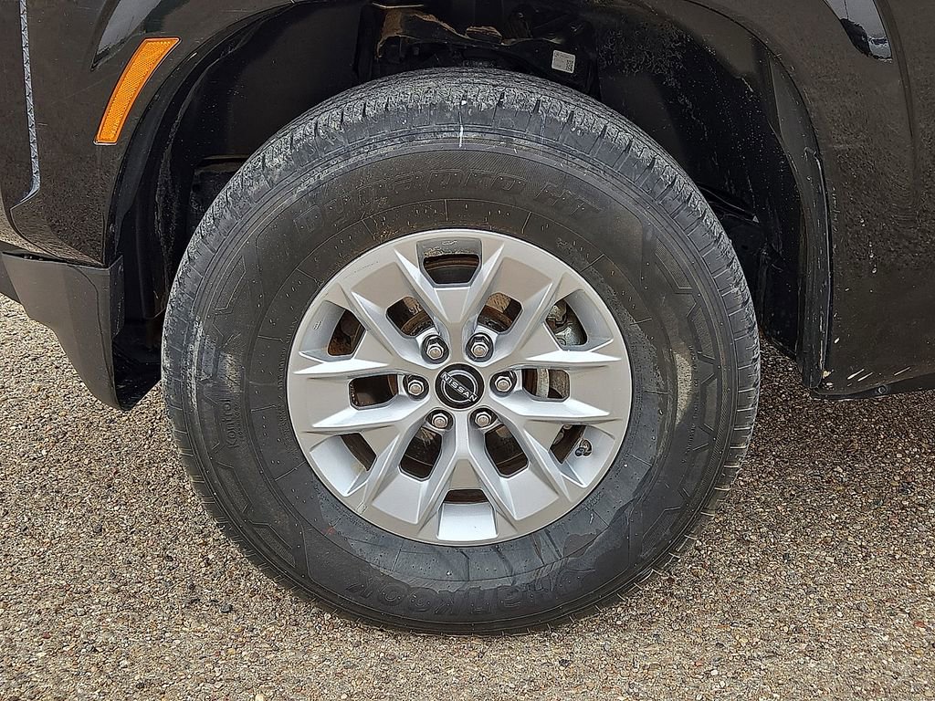 Used 2024 Nissan Frontier SV image 10