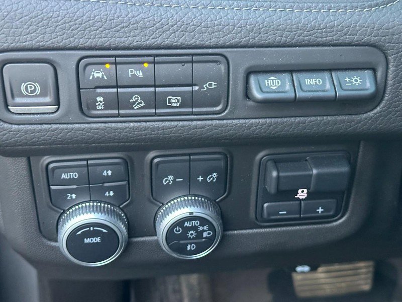 Used 2022 GMC Yukon Denali w/ Denali Premium Package image 26