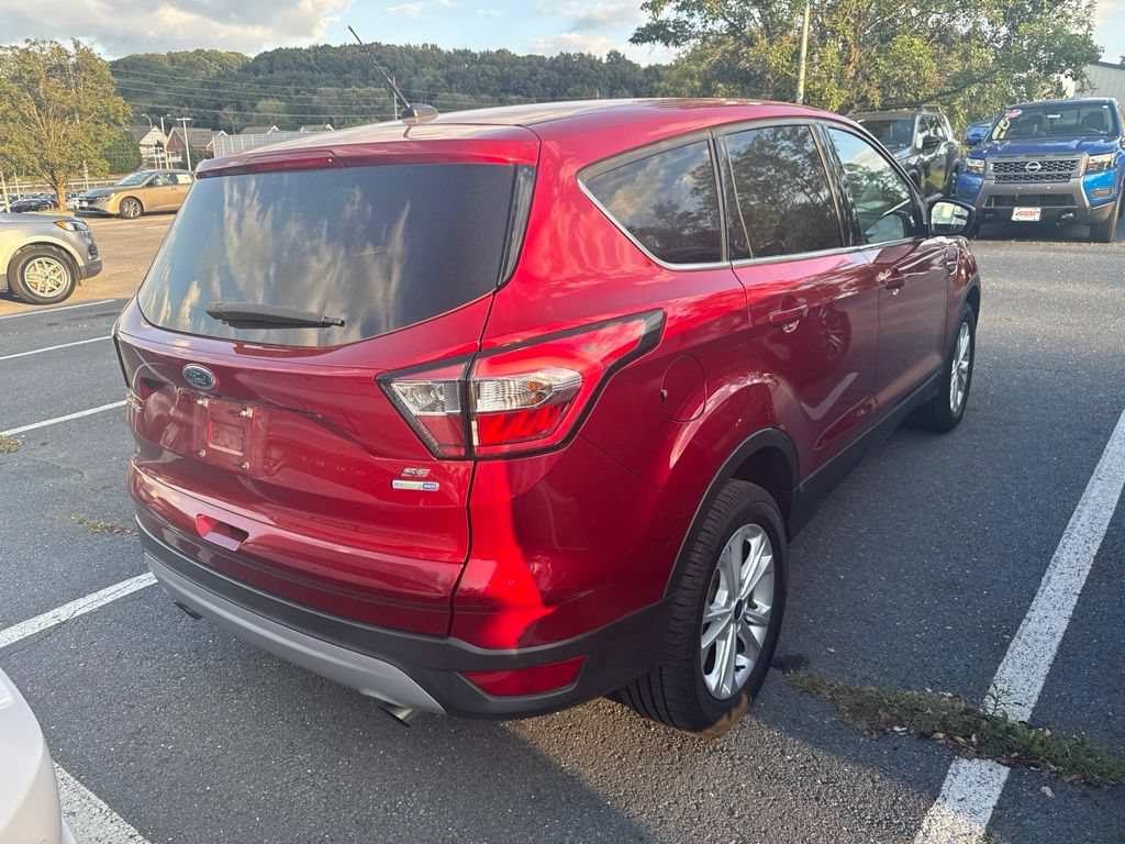 Used 2017 Ford Escape SE w/ SE Cold Weather Package AWD/4WD image 4