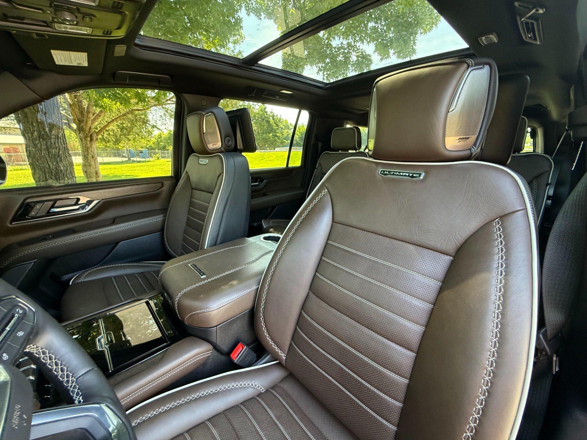 Used 2025 GMC Yukon XL Denali Ultimate w/ LPO, Floor Liner Package AWD/4WD image 10