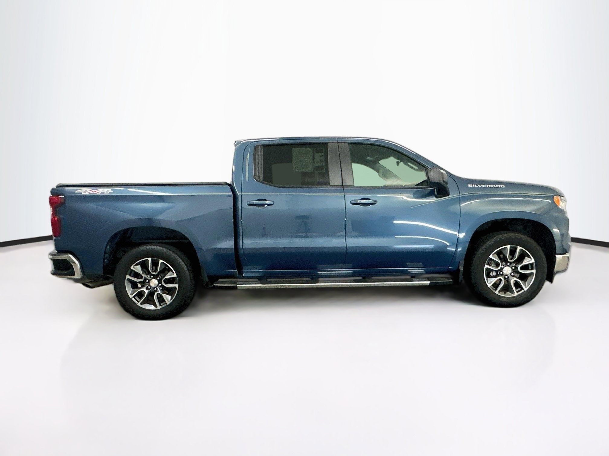 Used 2024 Chevrolet Silverado 1500 LT AWD/4WD image 10