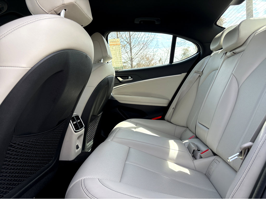 Used 2025 Genesis G70 2.5T image 19