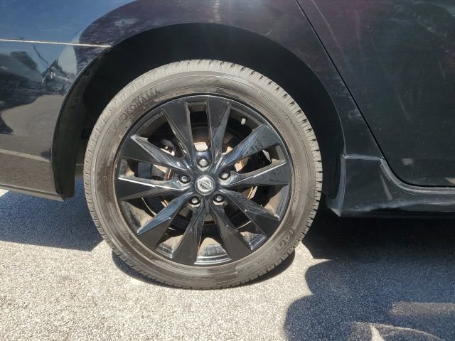Used 2018 Nissan Sentra SR w/ SR Midnight Edition Package image 5