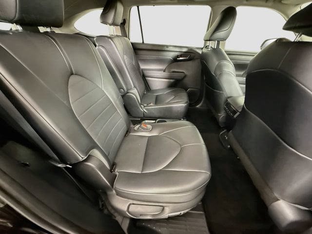 Certified 2021 Toyota Highlander XLE FWD image 31
