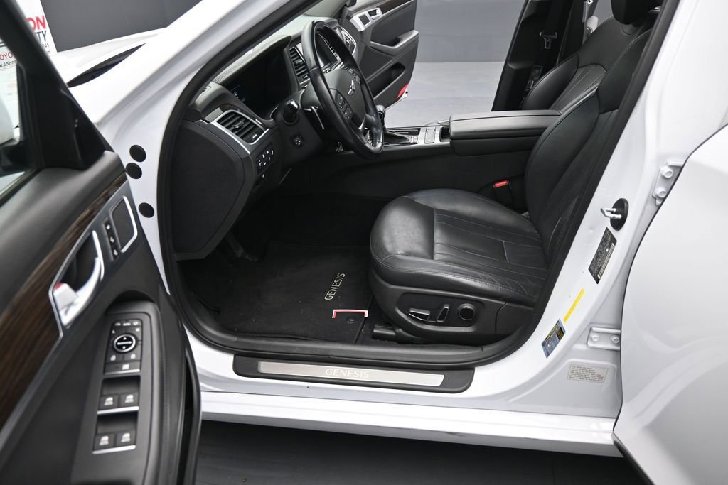 Used 2018 Genesis G80 3.8 RWD image 17