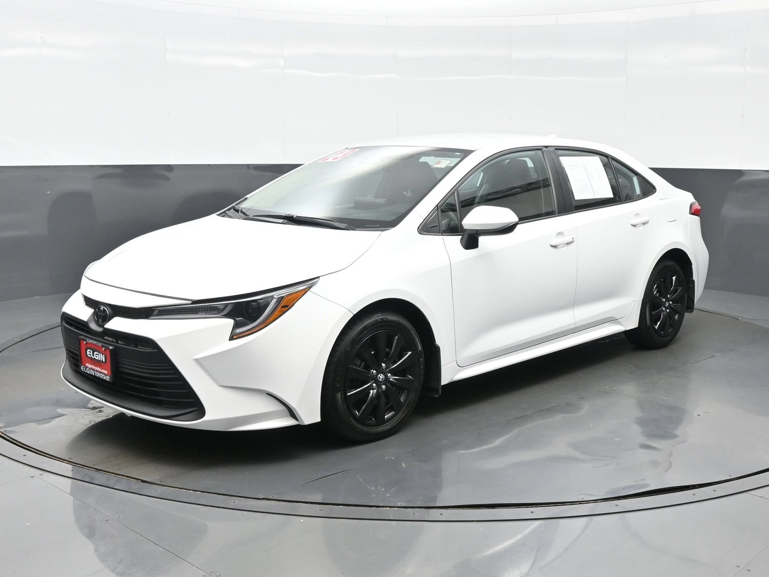 Used 2023 Toyota Corolla LE FWD image 2