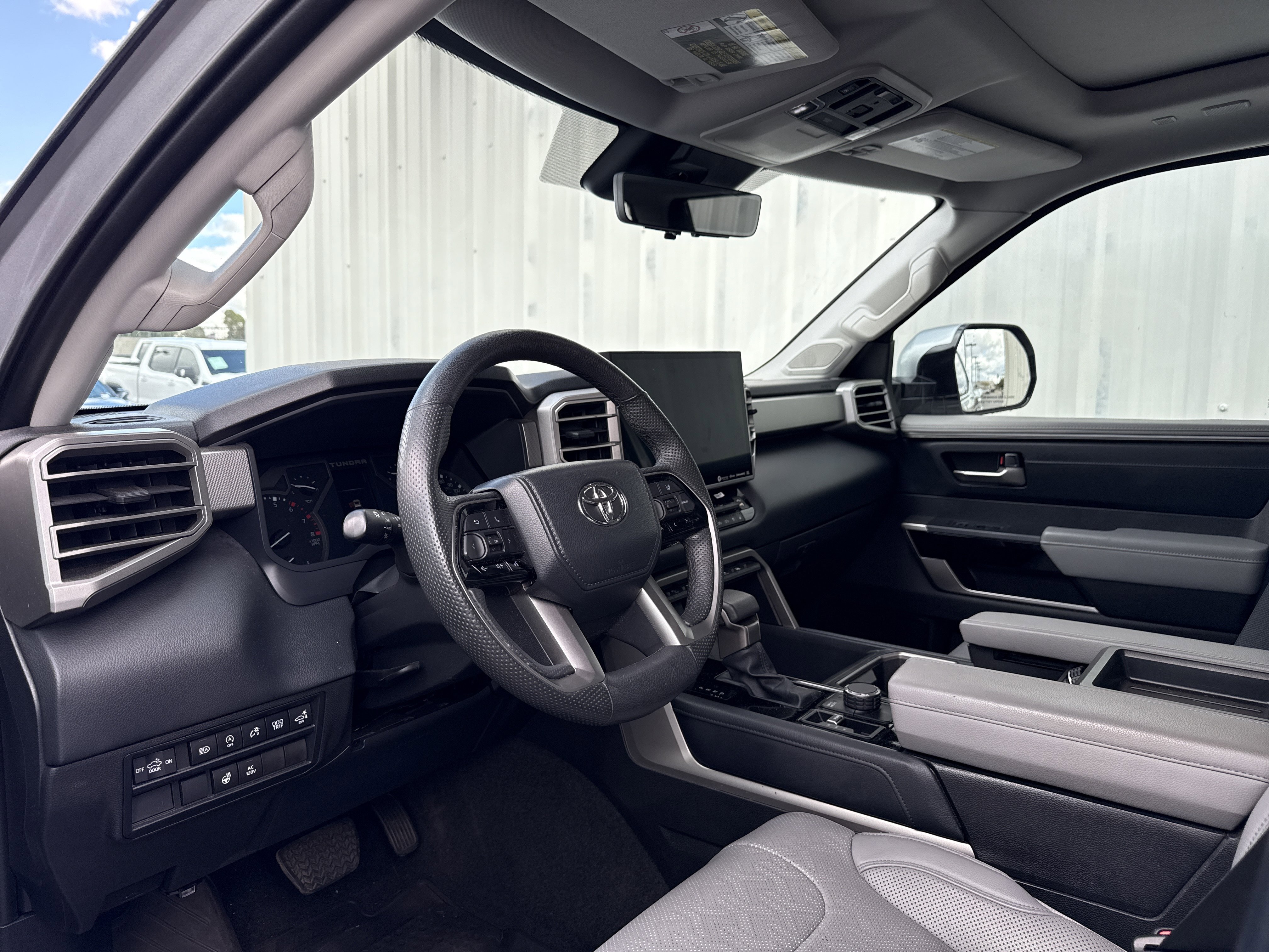 Used 2022 Toyota Tundra Limited image 15