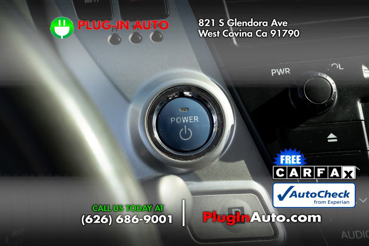 Used 2012 Toyota Prius V Five image 18