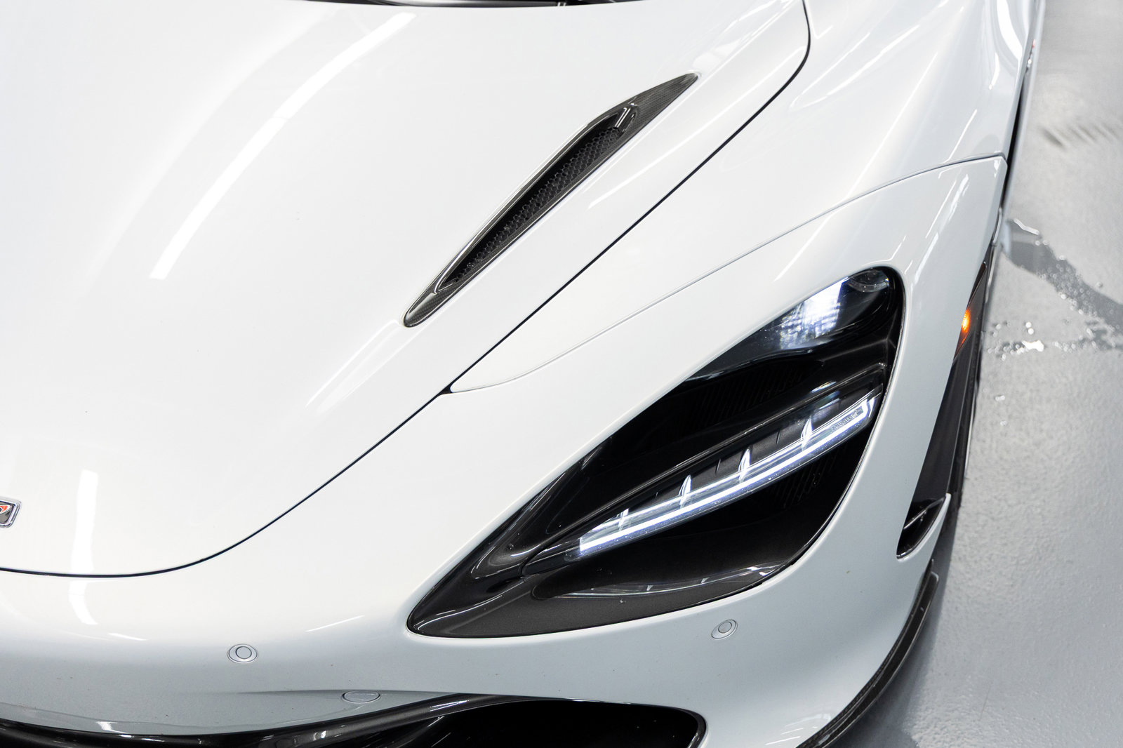 Used 2018 McLaren 720S image 15