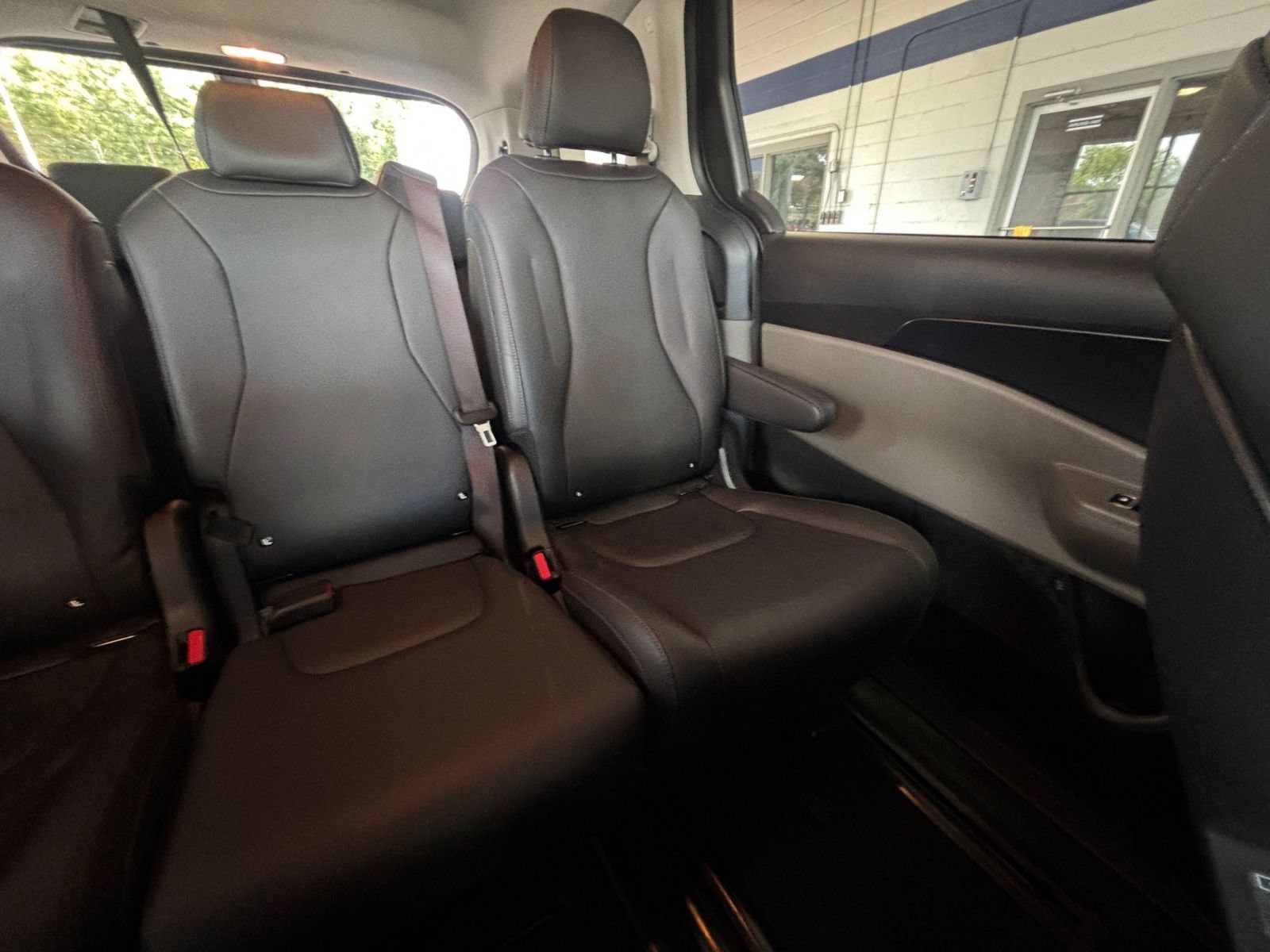 Used 2026 Kia Carnival FWD image 39