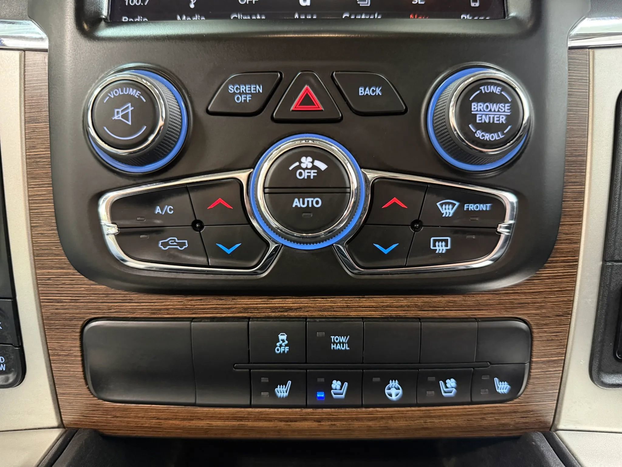 Used 2018 RAM 1500 Laramie w/ Convenience Group AWD/4WD image 24