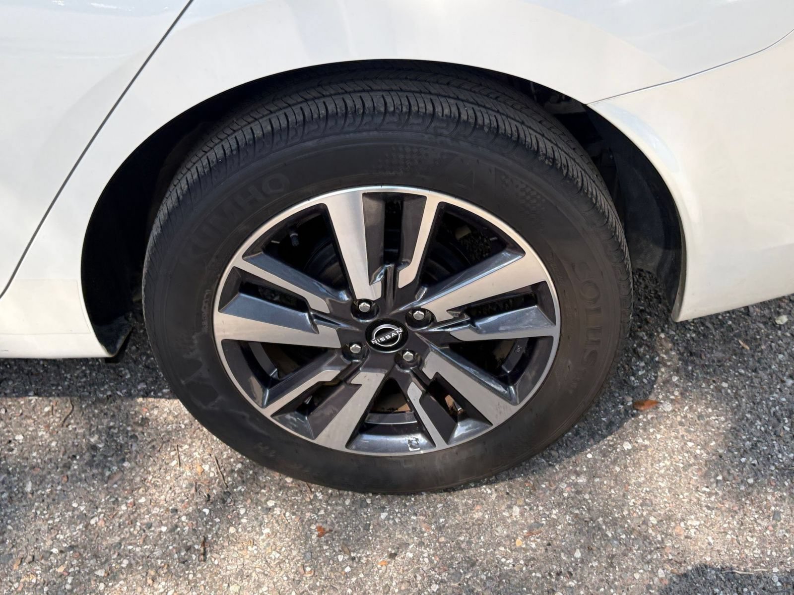 Used 2025 Nissan Versa SV FWD image 28