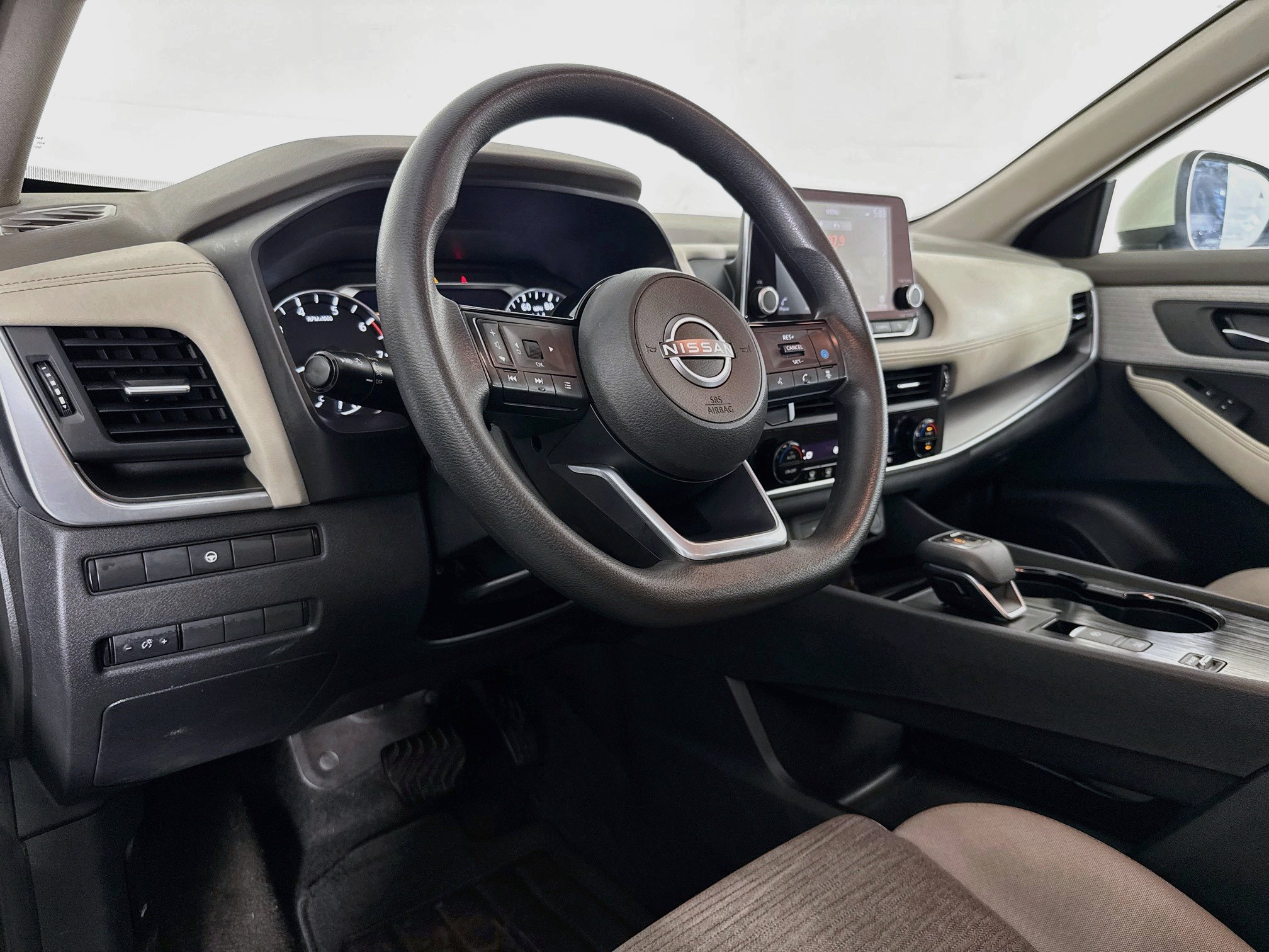 Used 2023 Nissan Rogue SV FWD image 21