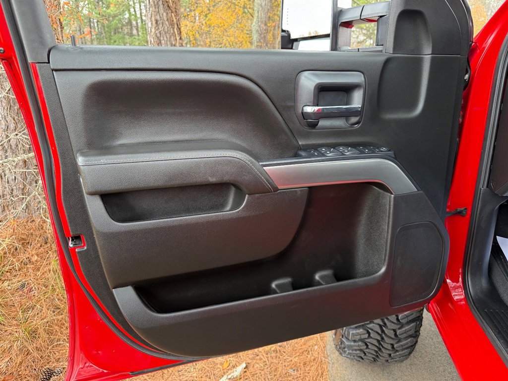 Used 2019 Chevrolet Silverado 1500 LT w/ All Star Edition image 44