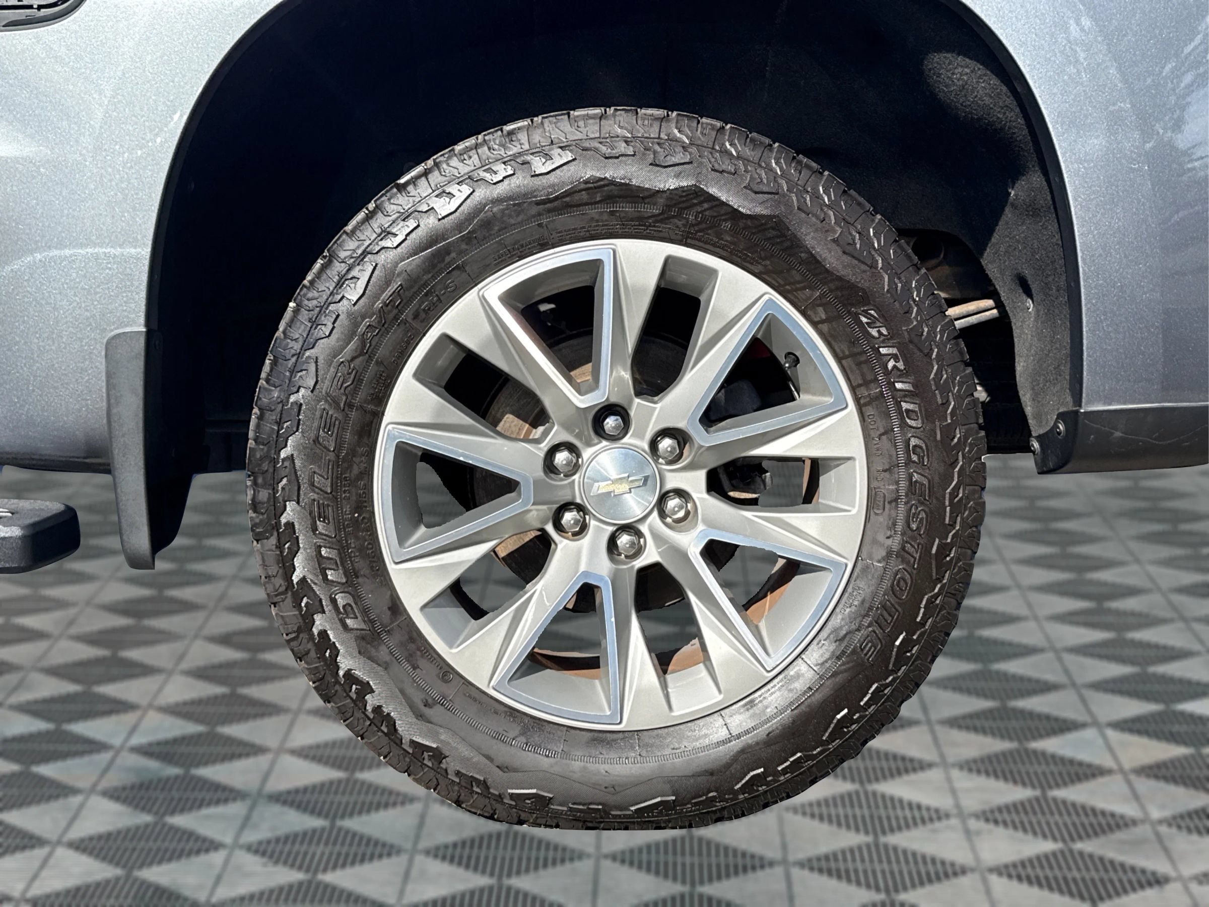 Used 2019 Chevrolet Silverado 1500 High Country w/ Technology Package AWD/4WD image 17