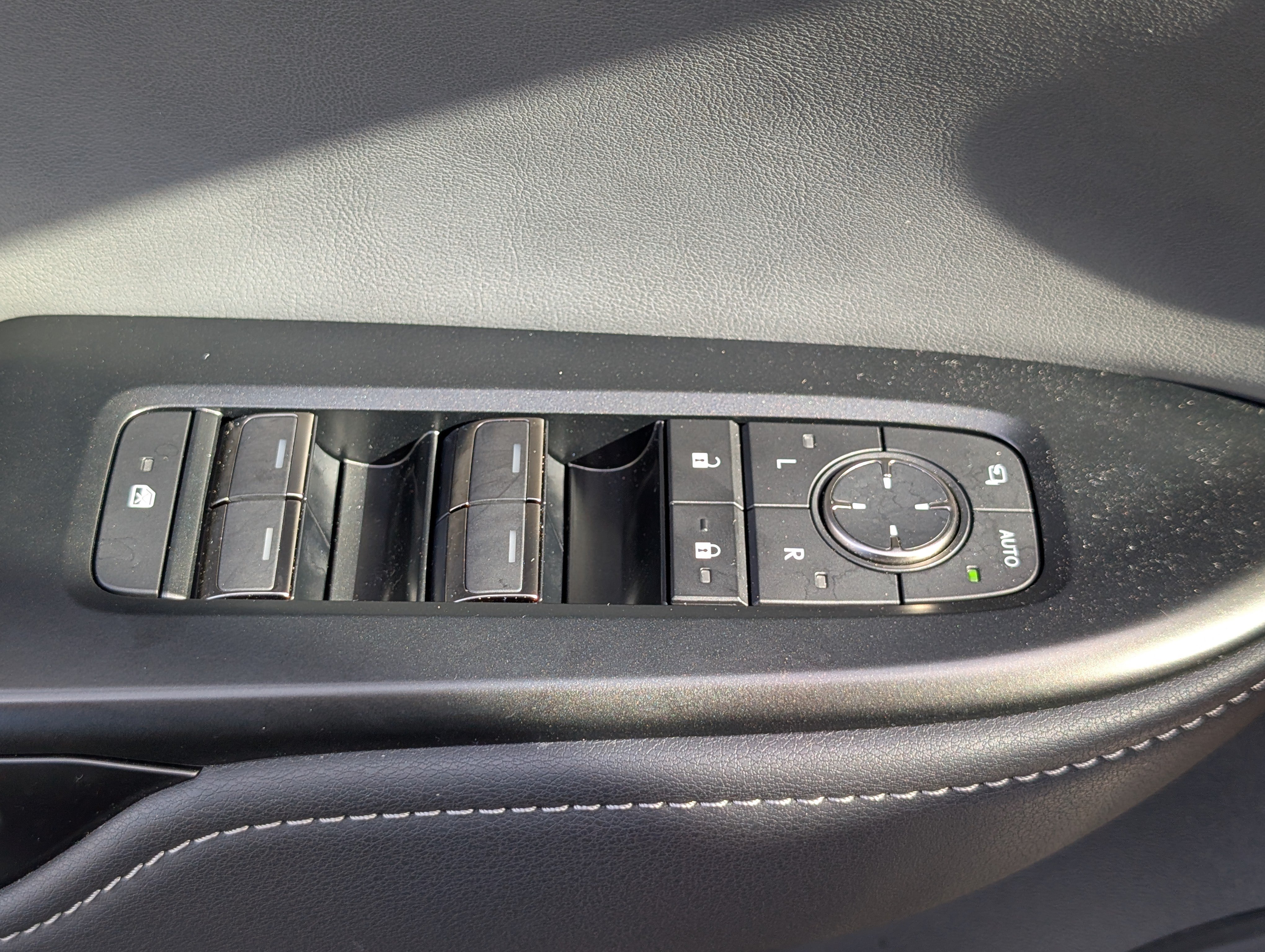 Certified 2026 Lexus RZ 450e AWD w/ Technology Package image 20