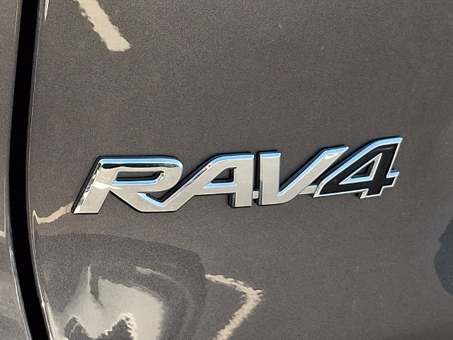 Used 2022 Toyota RAV4 XLE AWD/4WD image 31