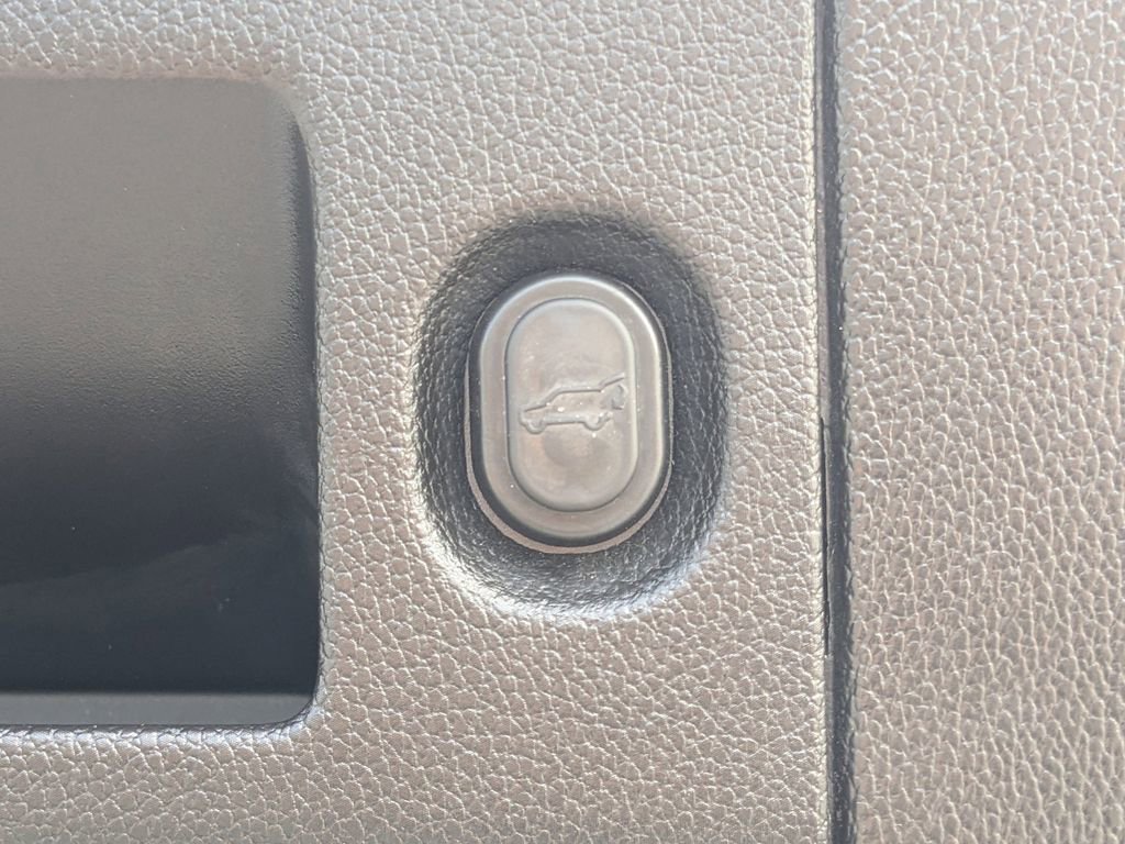Used 2019 Chevrolet Suburban Premier image 13
