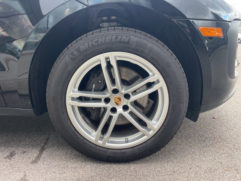 Certified 2025 Porsche Macan image 13