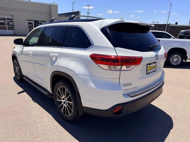 Used 2017 Toyota Highlander SE FWD image 5
