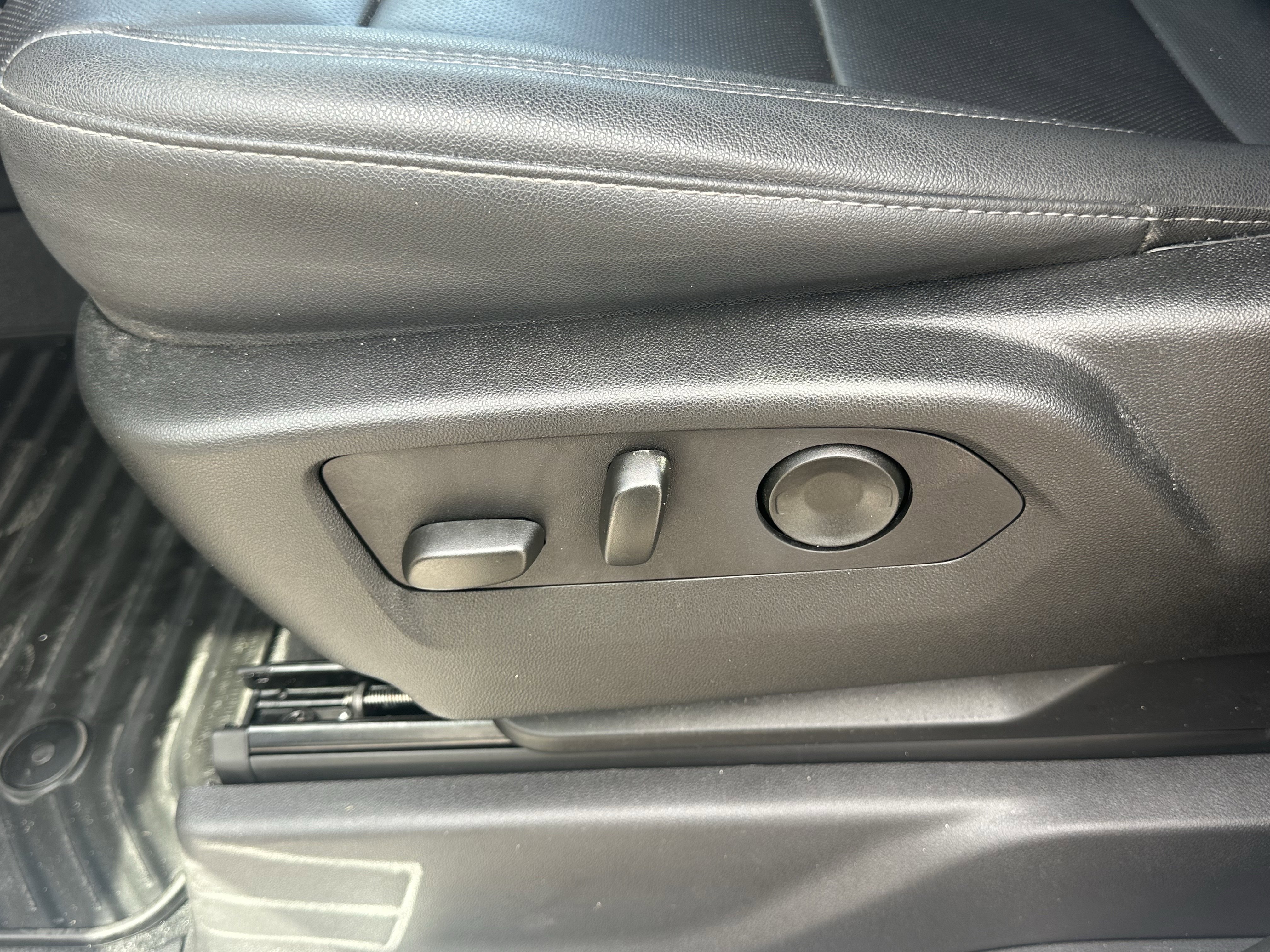 Used 2025 Chevrolet Silverado 3500 LTZ w/ LTZ Premium Package image 35