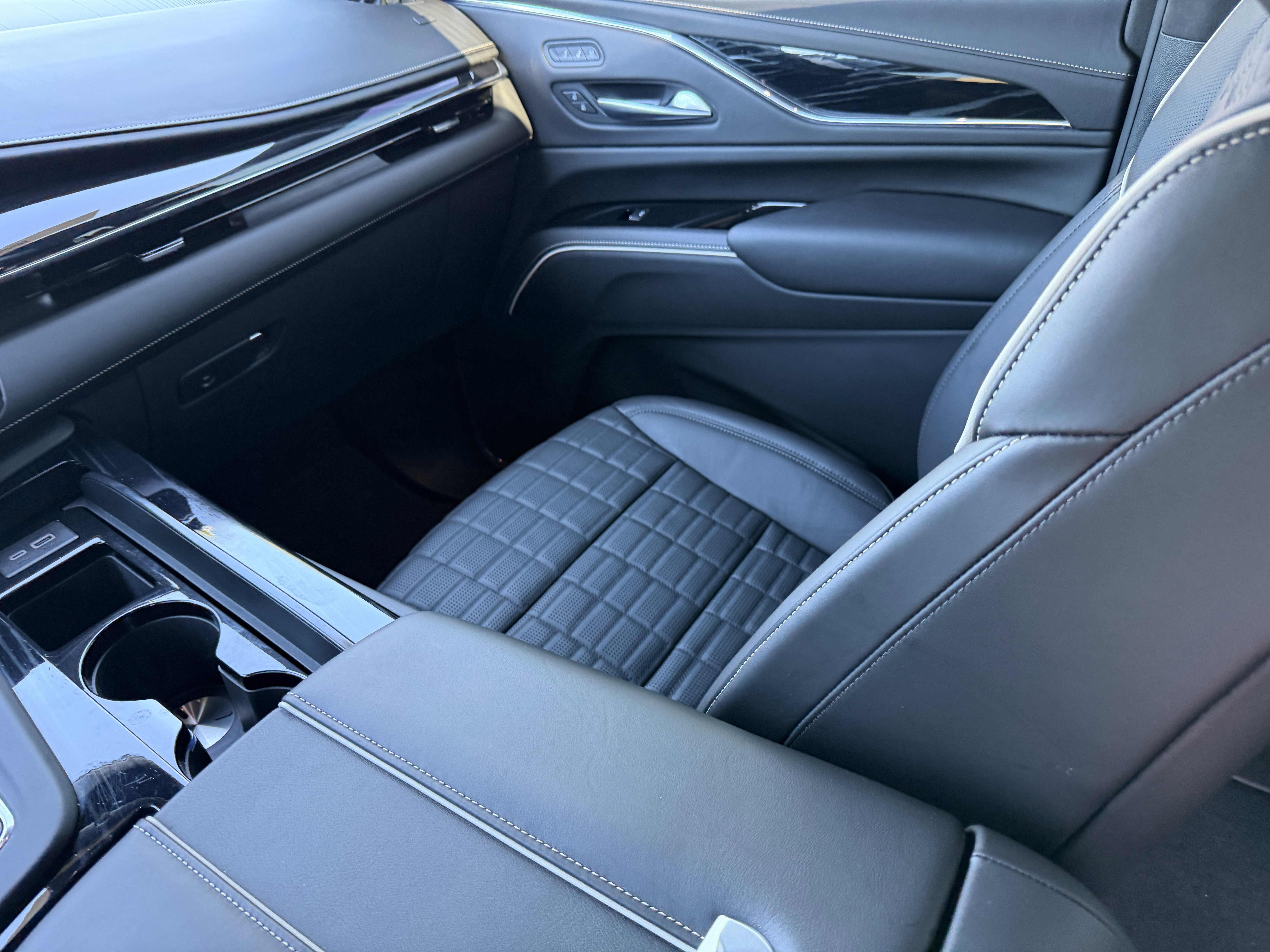 Used 2024 Cadillac Escalade V image 17