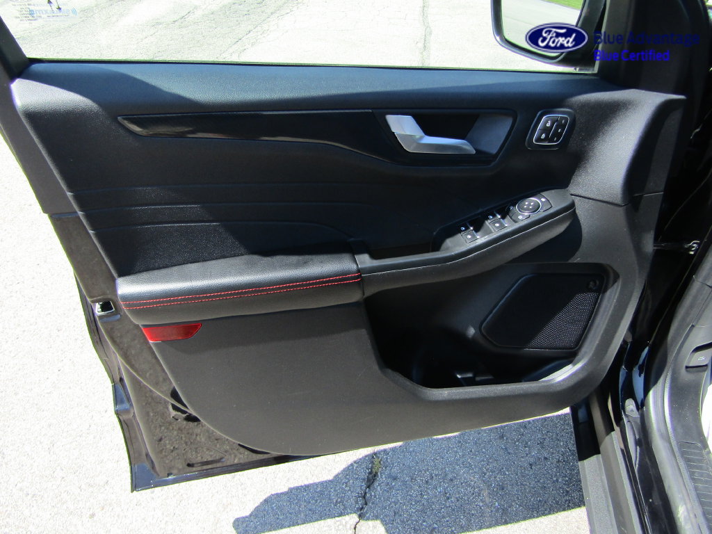 Used 2023 Ford Escape ST-Line Elite w/ Premium Technology Package AWD/4WD image 29