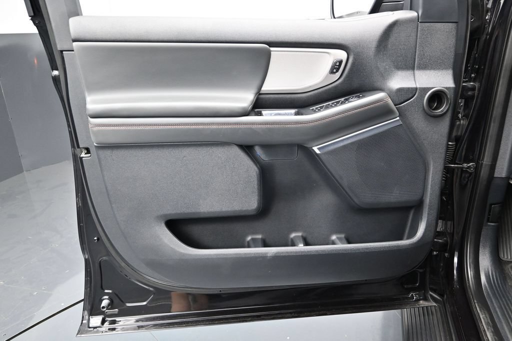 Used 2025 Ford Expedition Max Active AWD/4WD image 13
