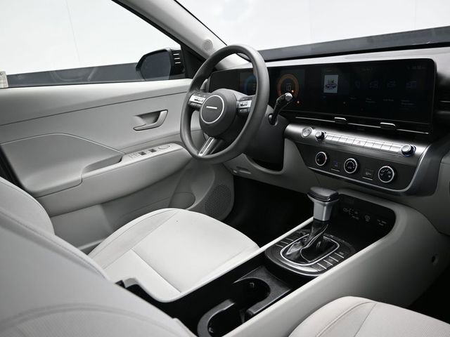 Used 2025 Hyundai Kona SE image 13