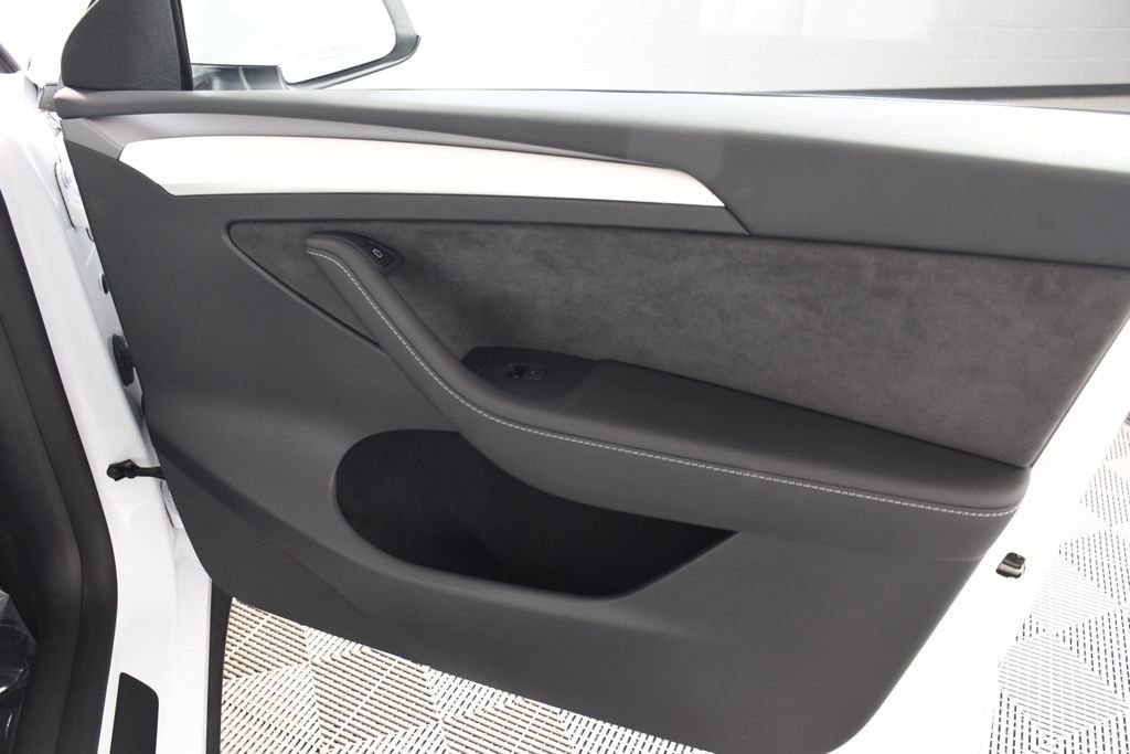 Used 2023 Tesla Model Y Long Range image 18