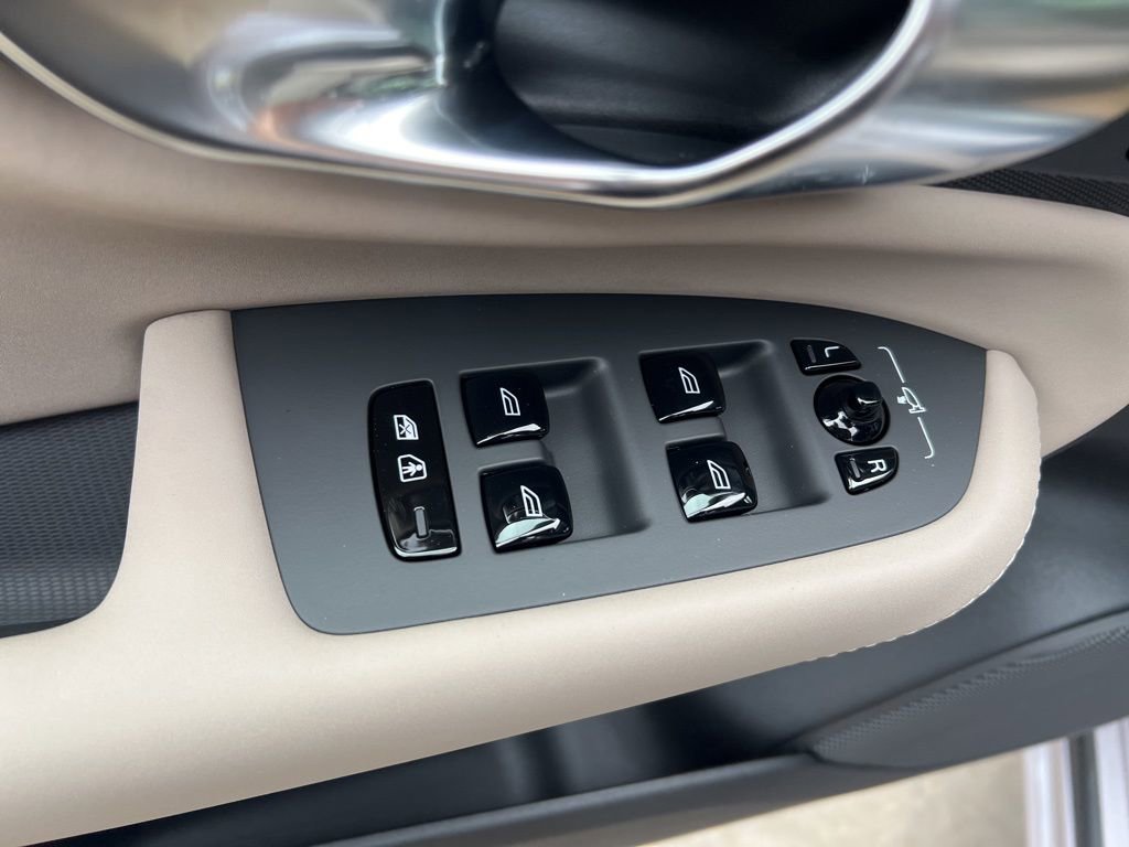 New 2026 Volvo XC90 B6 Plus w/ Protection Package Premier image 12