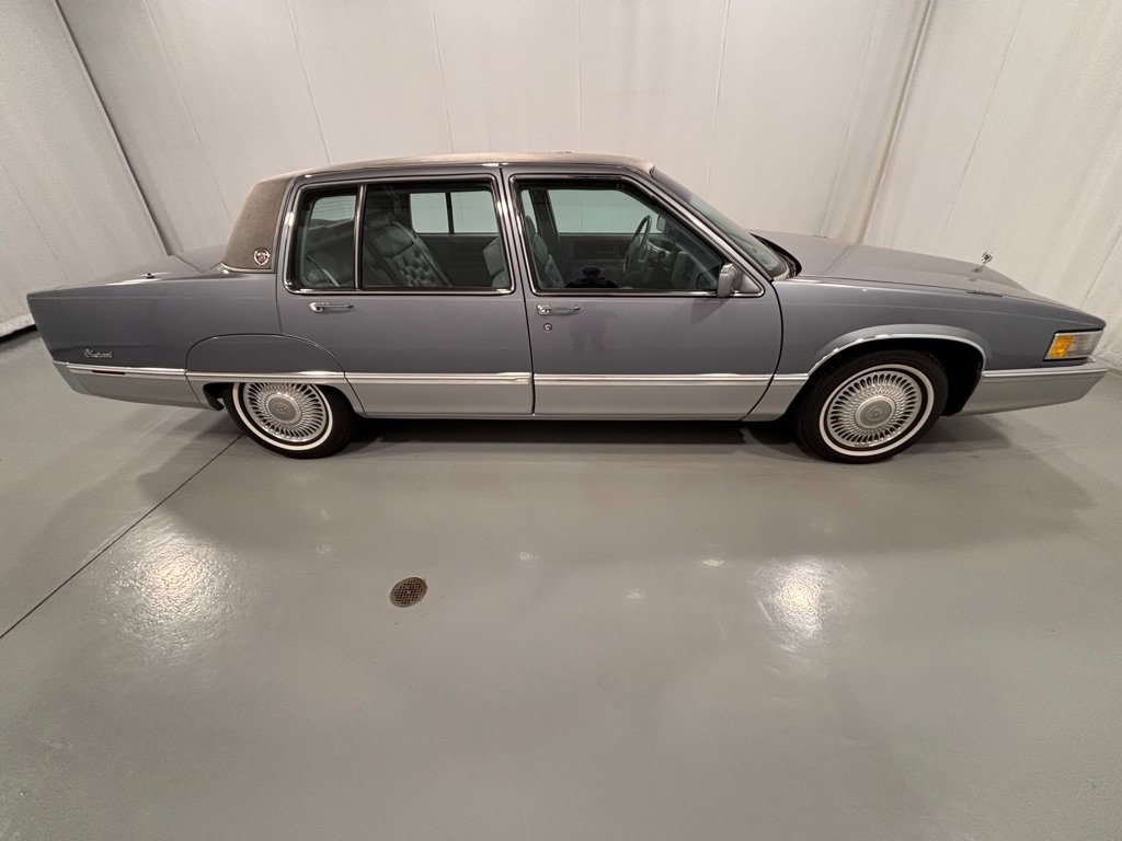 Used 1990 Cadillac Fleetwood Sedan FWD image 4