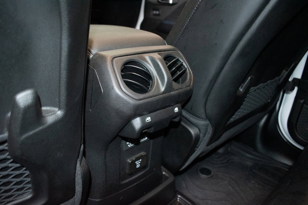 Used 2024 Jeep Wrangler High Altitude image 24