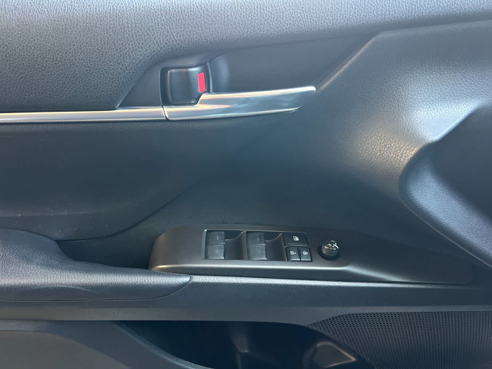 Used 2021 Toyota Camry SE w/ Convenience Package FWD image 13