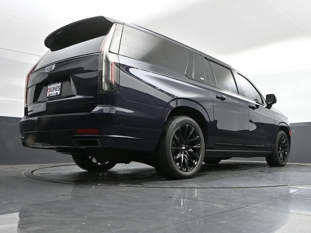 Used 2023 Cadillac Escalade ESV Sport Platinum w/ LPO, ONYX Package AWD/4WD image 42