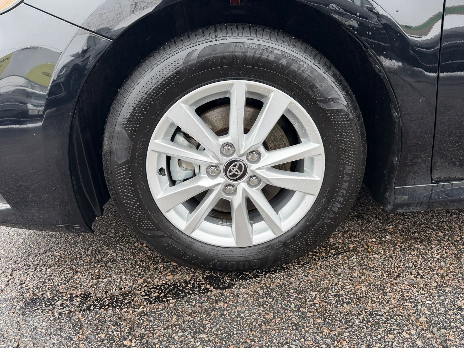 Used 2025 Toyota Camry LE image 29