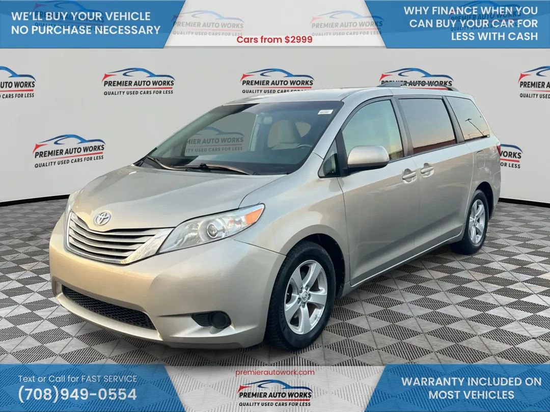 Used 2015 Toyota Sienna LE image 1