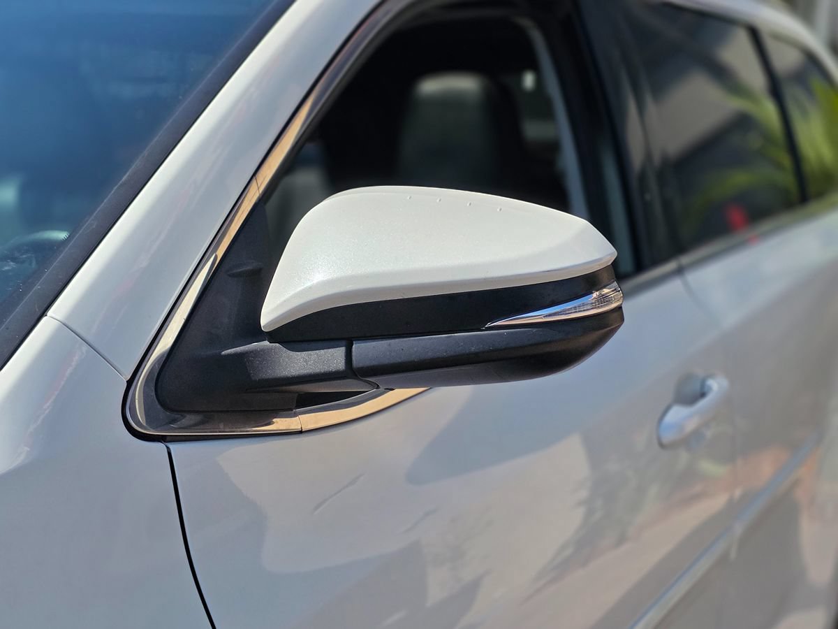 Used 2018 Toyota Highlander SE FWD image 8