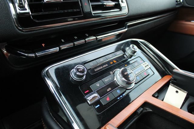 Used 2019 Lincoln Navigator L Reserve AWD/4WD image 16