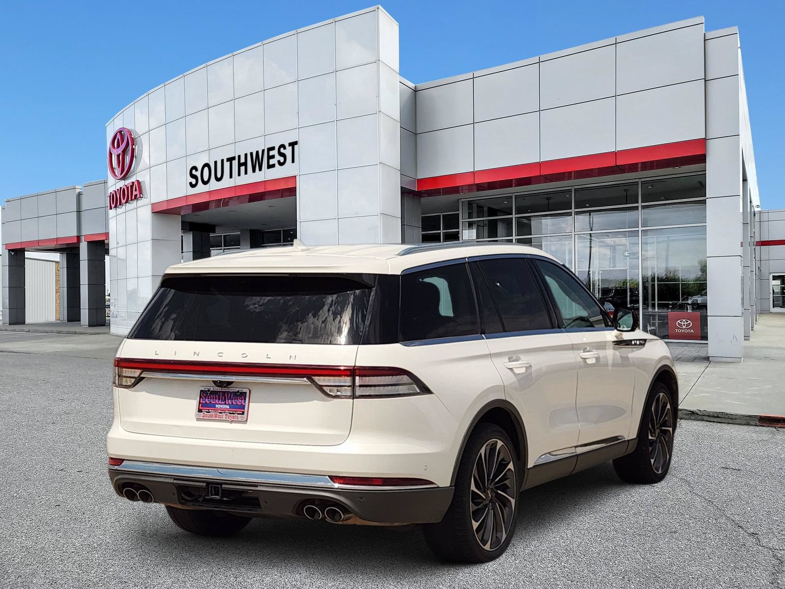 Used 2020 Lincoln Aviator Reserve w/ Equipment Group 202A AWD/4WD image 5