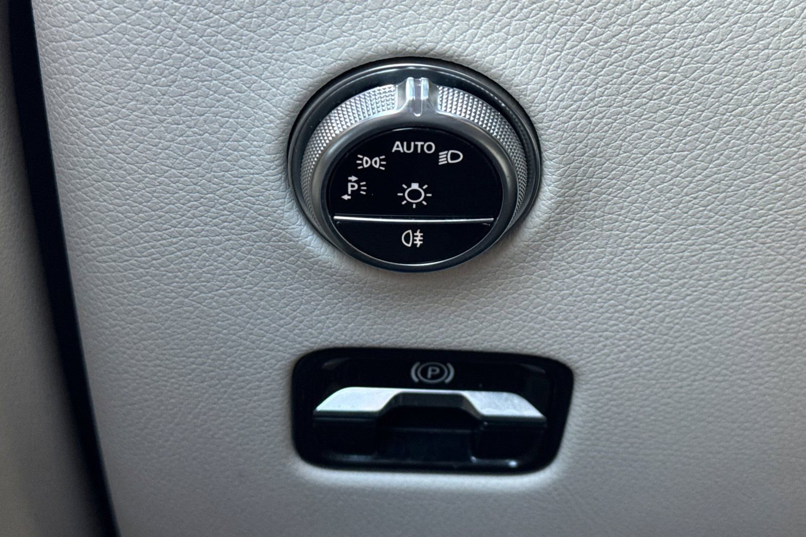 Certified 2024 Mercedes-Benz GLC 300 image 33