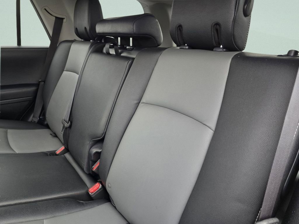 Used 2020 Toyota 4Runner SR5 Premium w/ Moonroof Package AWD/4WD image 31