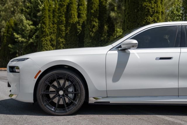 Used 2024 BMW i7 eDrive50 image 10