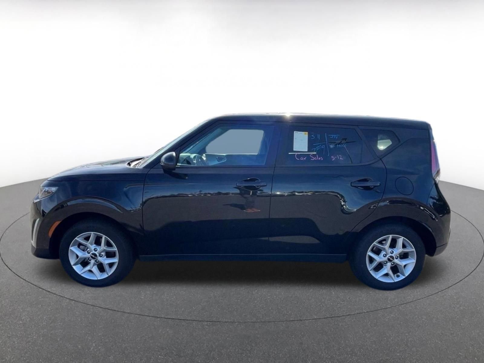 Used 2025 Kia Soul LX w/ LX Technology Package FWD image 4