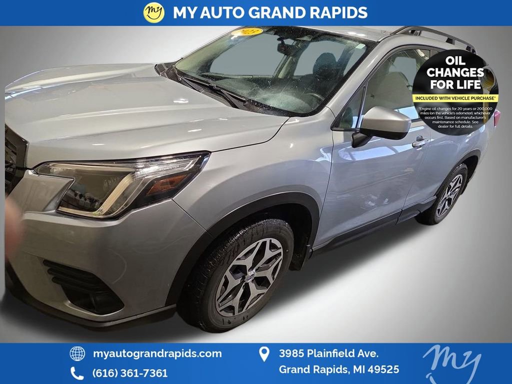 Used 2023 Subaru Forester Premium image 3