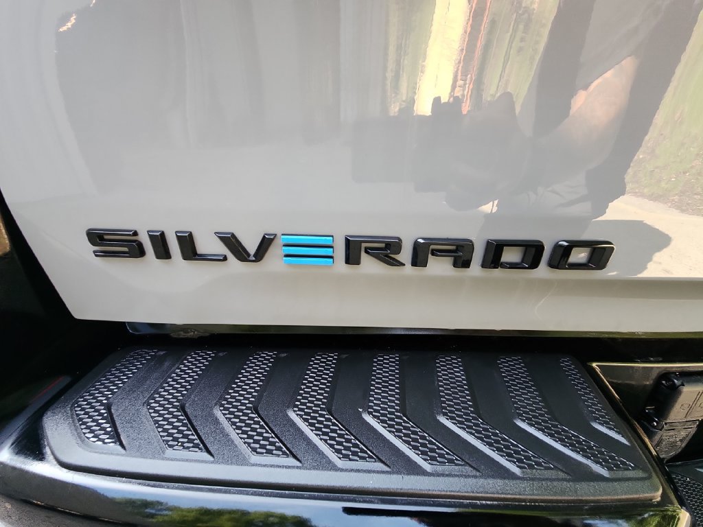 Certified 2025 Chevrolet Silverado EV RST AWD/4WD image 33