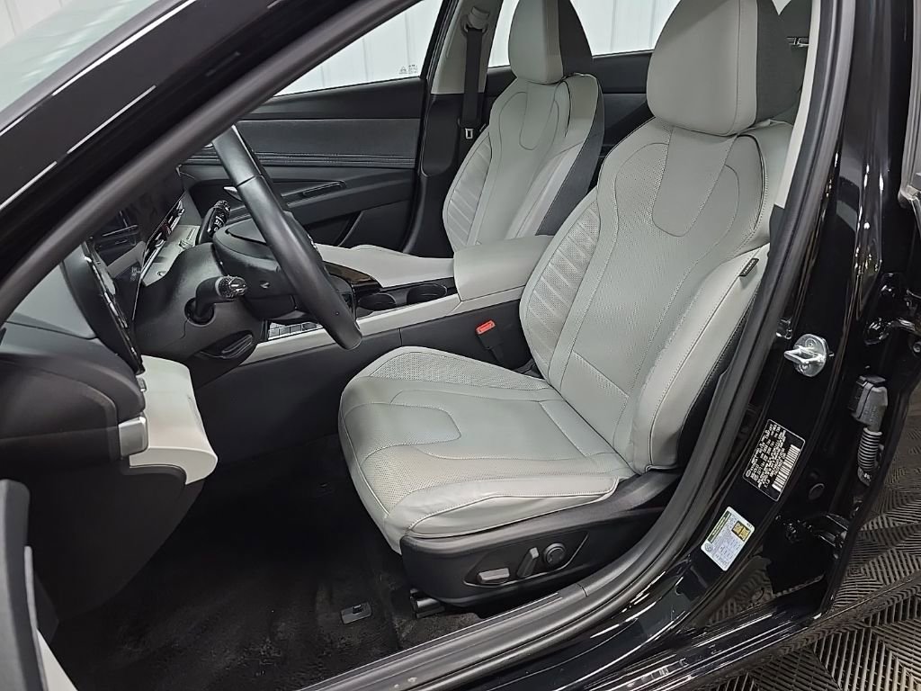 Used 2023 Hyundai Elantra Limited FWD image 26