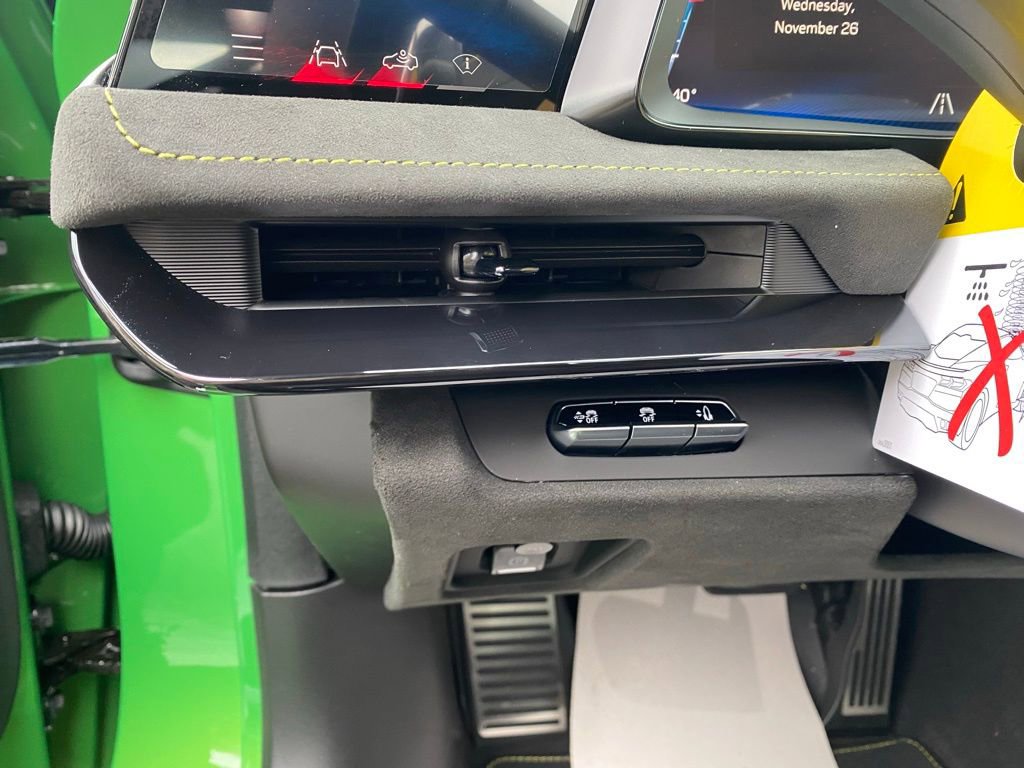 New 2026 Chevrolet Corvette Stingray Premium Cpe w/ Z51 Performance Package image 13