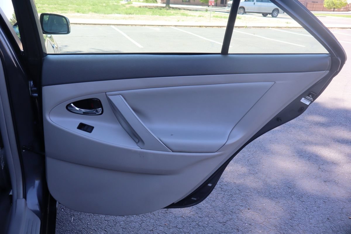 Used 2009 Toyota Camry Hybrid FWD image 25